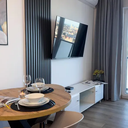 شقة Urban Global Rafael - 17th Floor No 22- Air Condition - Balcony - Free Garage كاتوفيتسه
