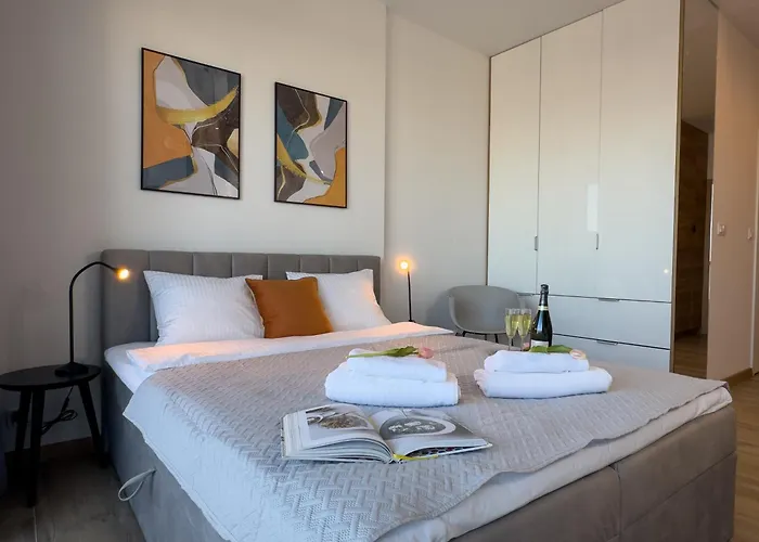 Urban Global Skyline Rafael Centrum , 17th Floor No 22, Free Garage, Self Check-in, No Deposit